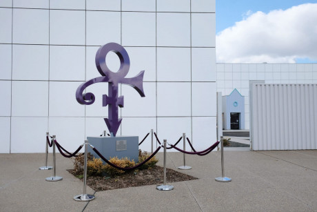 Paying Tribute To Prince At Paisley Park The Artist S Minnesota Studio Home